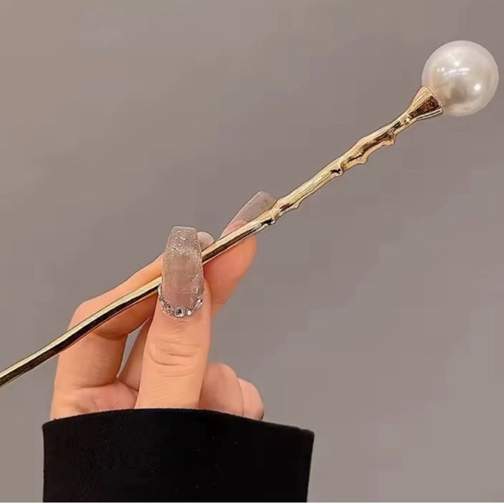 Elegant Gold Hair Stick with Pearl Accent